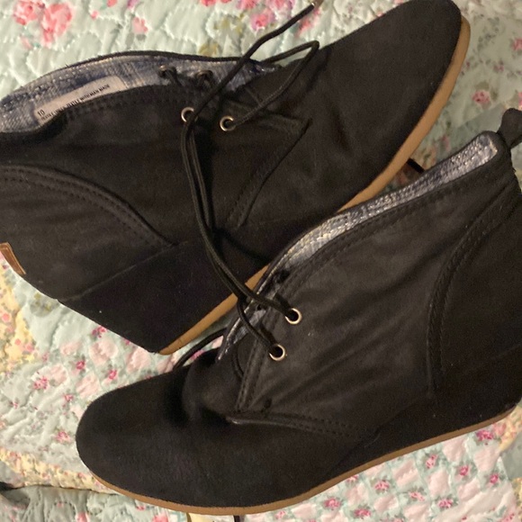 Shoes - Cute black booties with blue plaid lining!